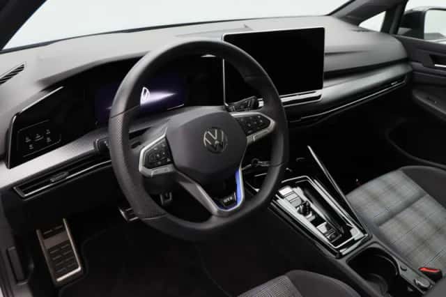 Volkswagen Golf (2025) thumbnail 4