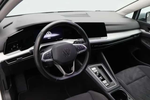 Volkswagen Golf (2024) thumbnail 3