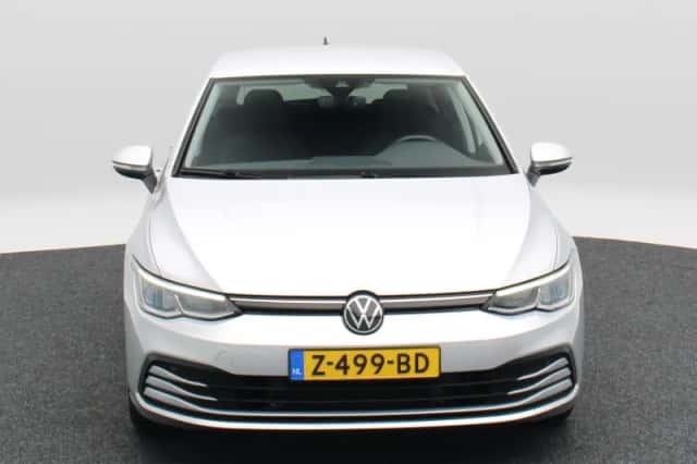 Volkswagen Golf (2024) thumbnail 4