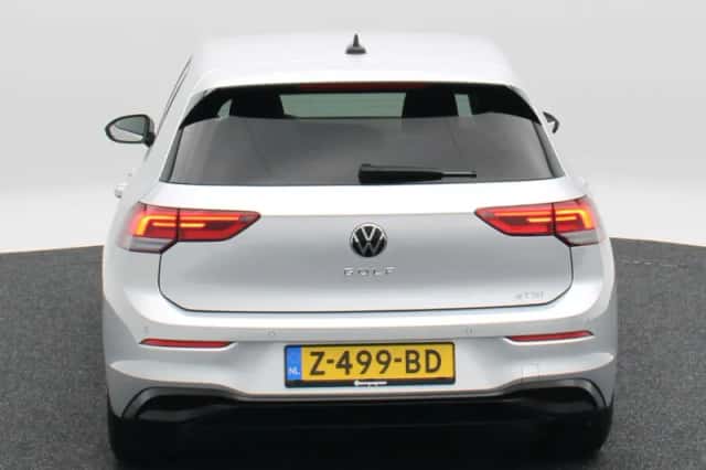 Volkswagen Golf (2024) thumbnail 6