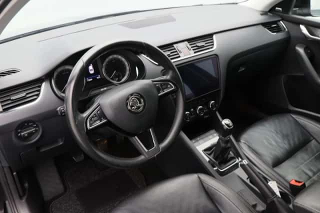 Škoda Octavia (2019) thumbnail 3