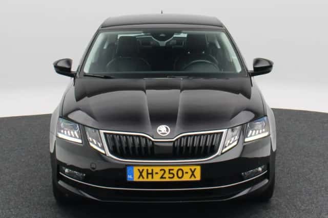 Škoda Octavia (2019) thumbnail 4