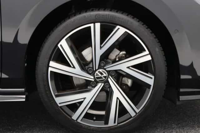 Volkswagen Golf (2021) thumbnail 4