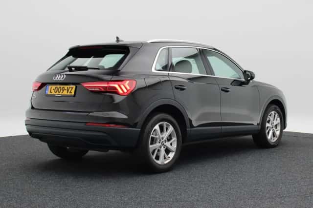 Audi Q3 (2021) thumbnail 3