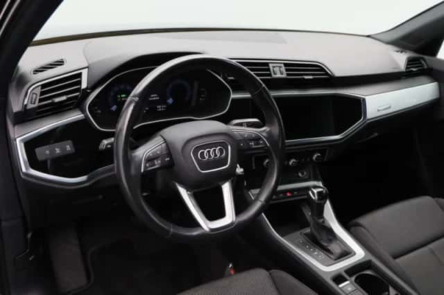 Audi Q3 (2021) thumbnail 4