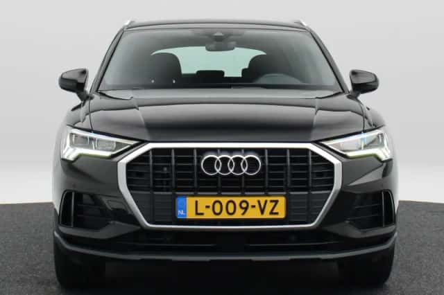 Audi Q3 (2021) thumbnail 5