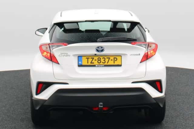 Toyota C-HR (2018) thumbnail 6