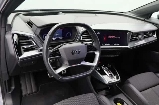 Audi Q4 e-tron (2025) thumbnail 3