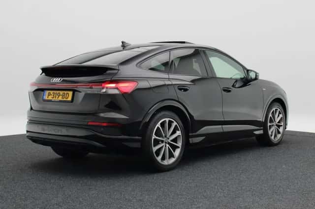 Audi Q4 (2021) thumbnail 3