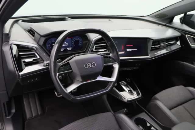 Audi Q4 (2021) thumbnail 4