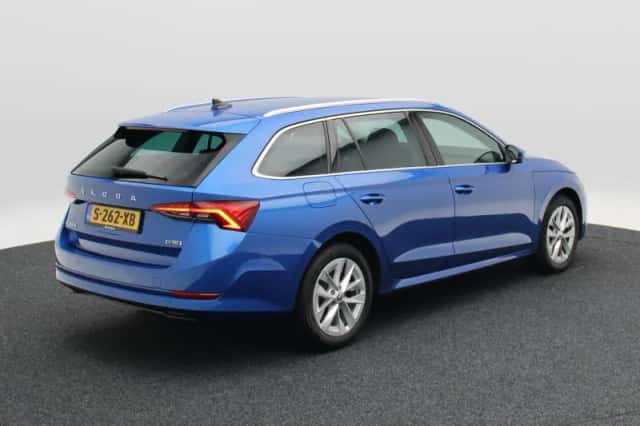 Škoda Octavia (2023) thumbnail 2