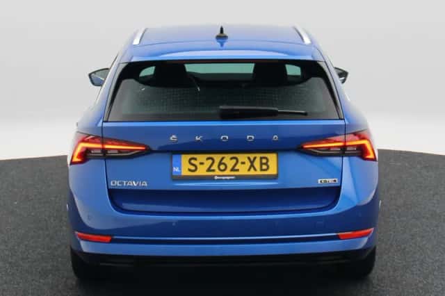 Škoda Octavia (2023) thumbnail 4