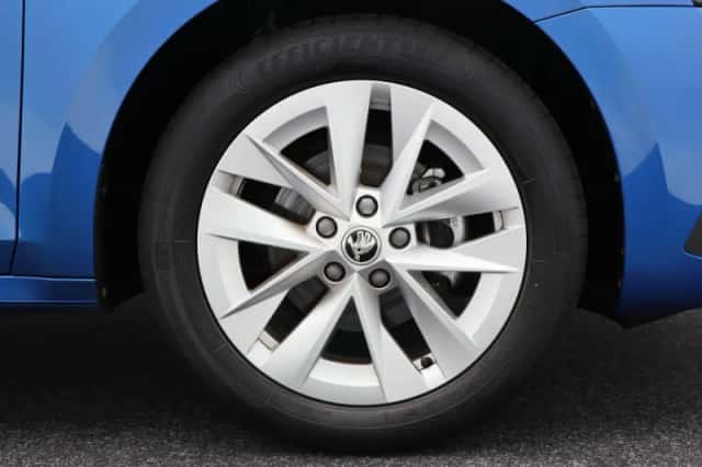 Škoda Octavia (2023) thumbnail 5