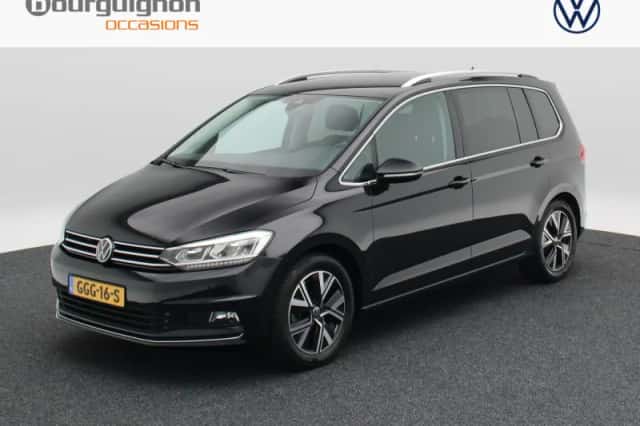 Volkswagen Touran (2023) thumbnail 1