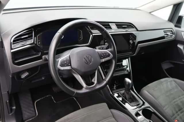 Volkswagen Touran (2023) thumbnail 3