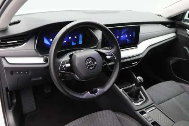 Škoda Octavia (2023) thumbnail 3