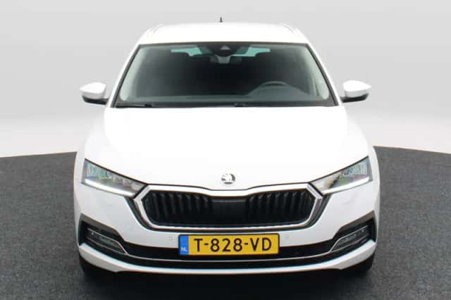 Škoda Octavia (2023) thumbnail 4