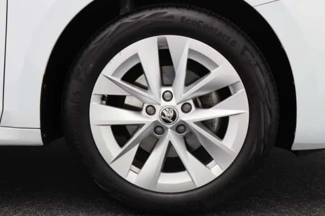Škoda Octavia (2023) thumbnail 5