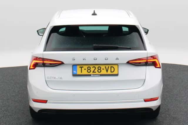 Škoda Octavia (2023) thumbnail 6
