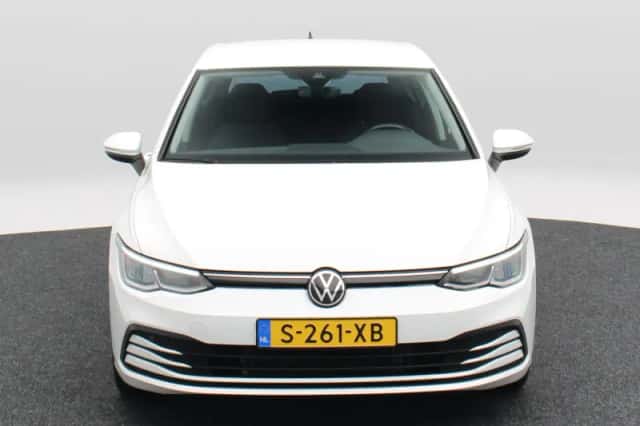 Volkswagen Golf (2023) thumbnail 4