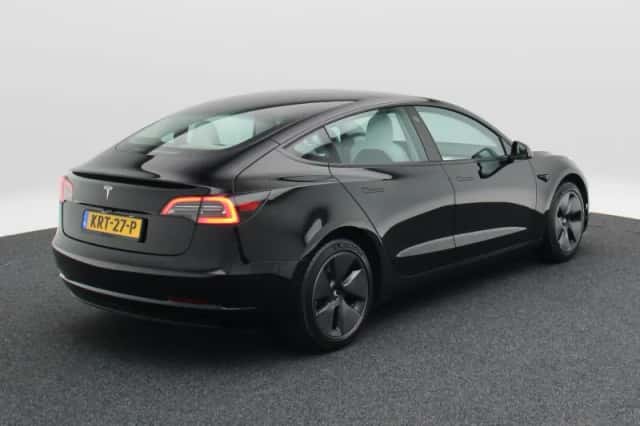 Tesla Model 3 (2023) thumbnail 3