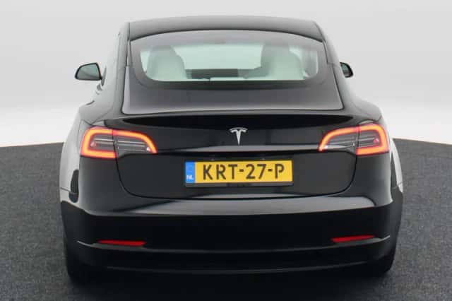 Tesla Model 3 (2023) thumbnail 6
