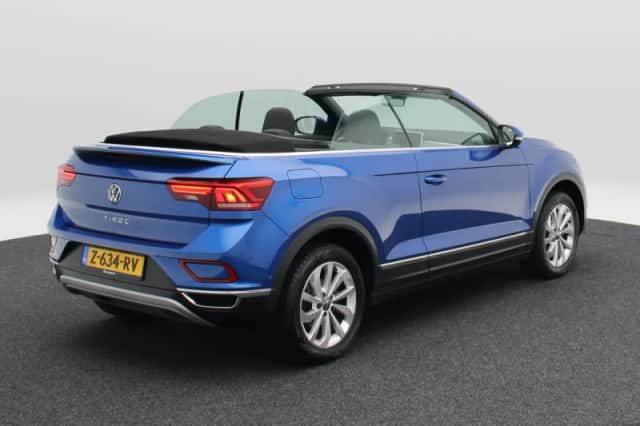 Volkswagen T-Roc (2024) thumbnail 2