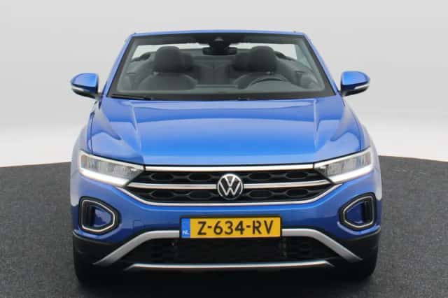 Volkswagen T-Roc (2024) thumbnail 4