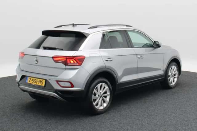 Volkswagen T-Roc (2024) thumbnail 2