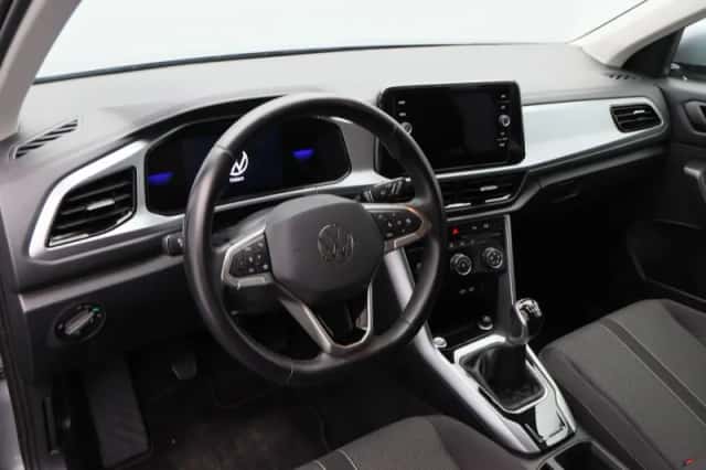 Volkswagen T-Roc (2024) thumbnail 3