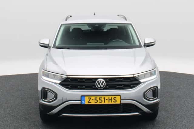 Volkswagen T-Roc (2024) thumbnail 4