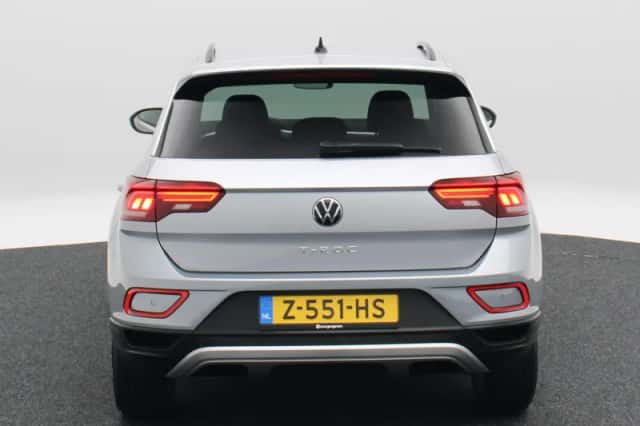 Volkswagen T-Roc (2024) thumbnail 5