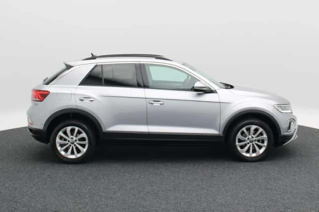 Volkswagen T-Roc (2024) thumbnail 6