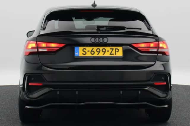 Audi Q3 (2022) thumbnail 5