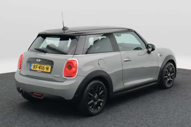 MINI Cooper (2017) thumbnail 2
