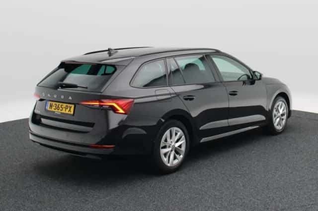 Škoda Octavia (2021) thumbnail 2