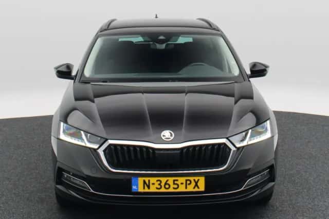 Škoda Octavia (2021) thumbnail 4