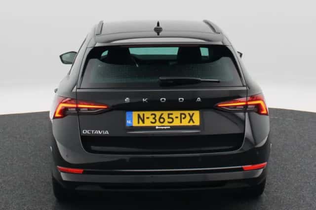 Škoda Octavia (2021) thumbnail 5