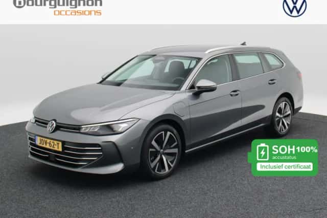Volkswagen Passat (2025) thumbnail 1