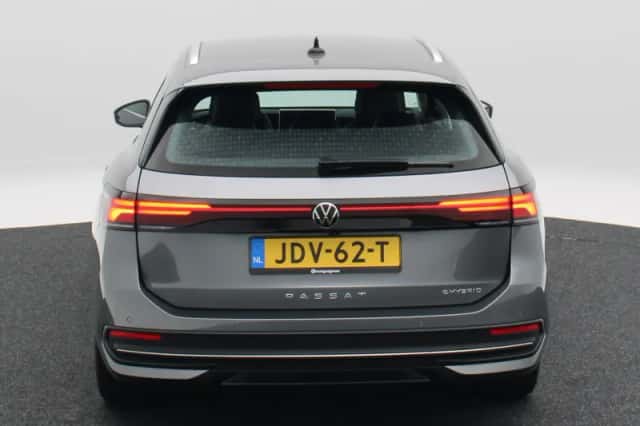Volkswagen Passat (2025) thumbnail 6