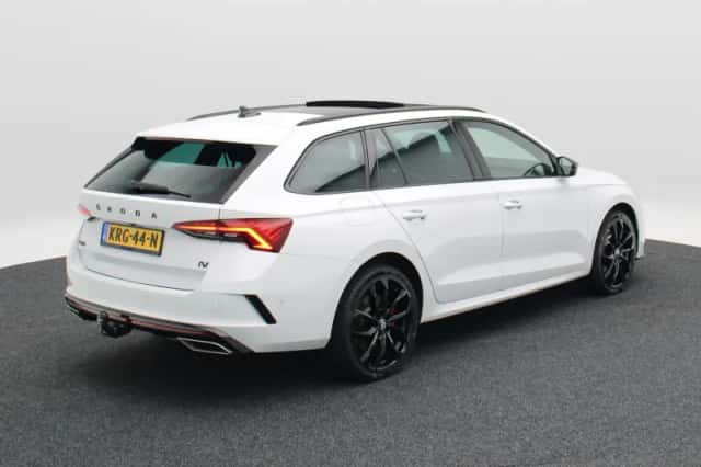 Škoda Octavia (2023) thumbnail 3