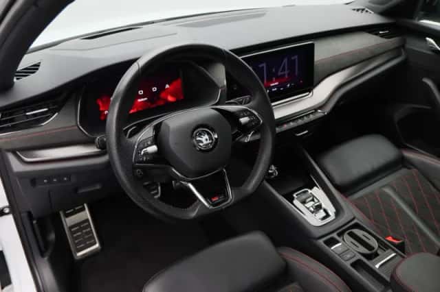 Škoda Octavia (2023) thumbnail 4