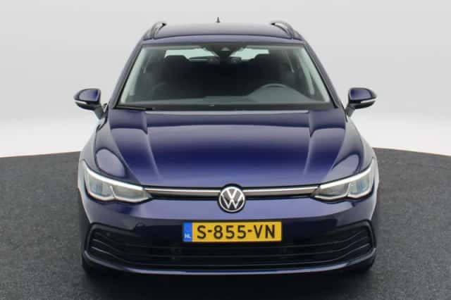 Volkswagen Golf (2023) thumbnail 4