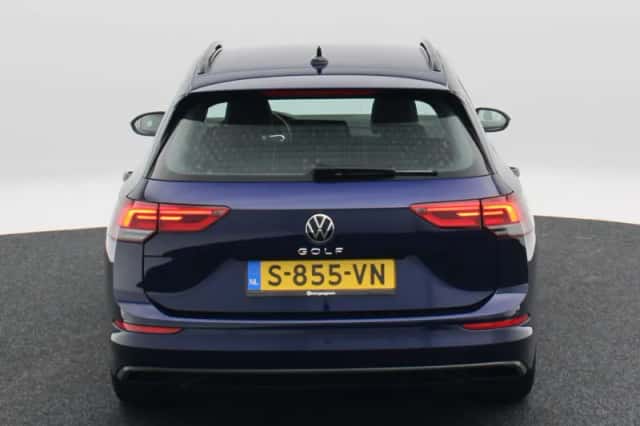 Volkswagen Golf (2023) thumbnail 5