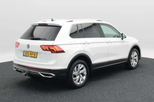 Volkswagen Tiguan (2022) thumbnail 3