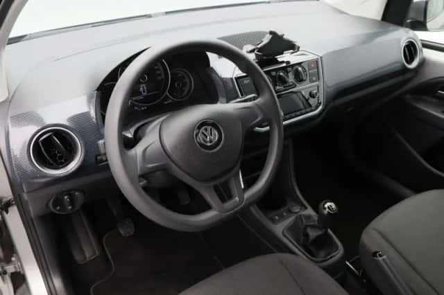 Volkswagen Up! (2018) thumbnail 3