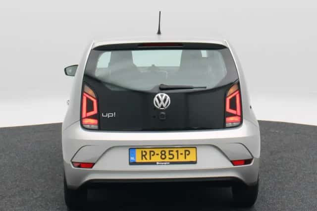 Volkswagen Up! (2018) thumbnail 5