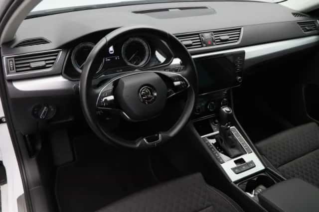 Škoda Superb (2021) thumbnail 4