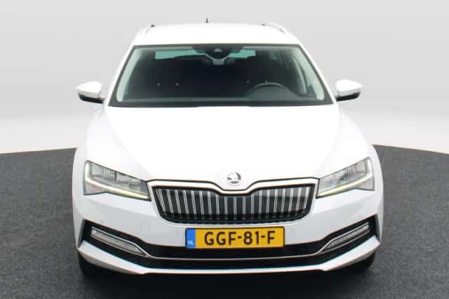 Škoda Superb (2021) thumbnail 5