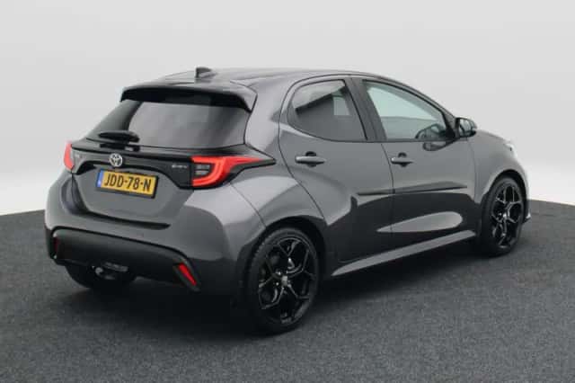 Toyota Yaris (2025) thumbnail 2